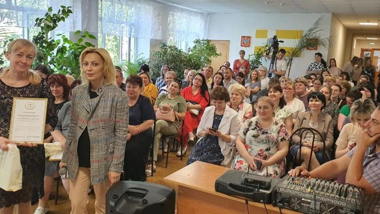 Депутат Госдумы встретилась с педагогами одиннадцати школ Невинномысска