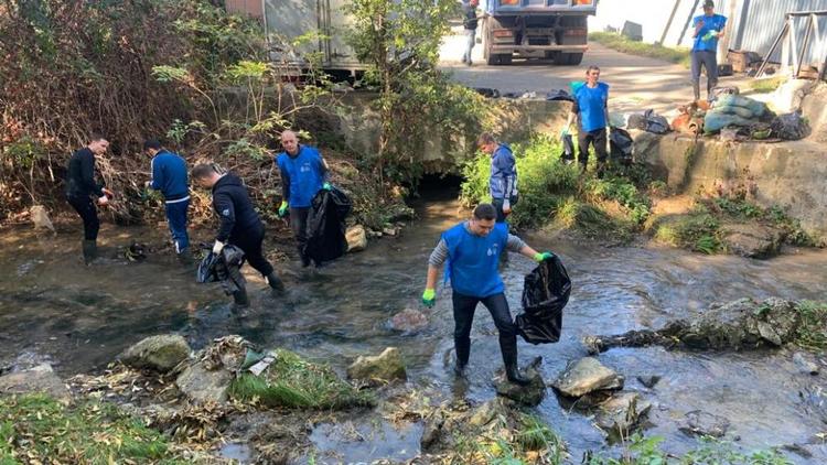 В Ставрополе активисты очистили от мусора берега реки Ташла