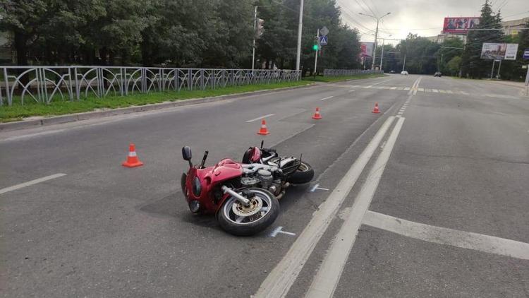 В Ставрополе в ДТП пострадал водитель мотоцикла и его пассажирка