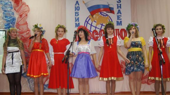 Участники фестиваля «Знаем Россию, любим Россию!» создали «Ковер мира»
