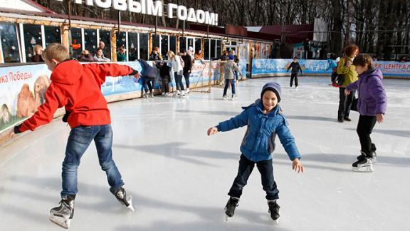 Ледовый каток в парке Победы Ставрополя открыл 10-й сезон на льду
