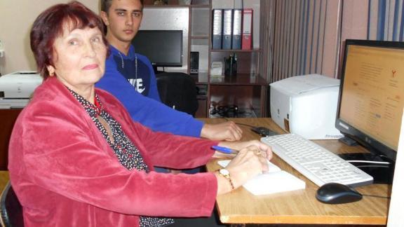 В Невинномысске с 2010 года почти 900 пенсионеров освоили компьютер