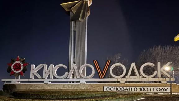 На Ставрополье привлекли к ответственности облившего краской стелу на въезде в Кисловодск