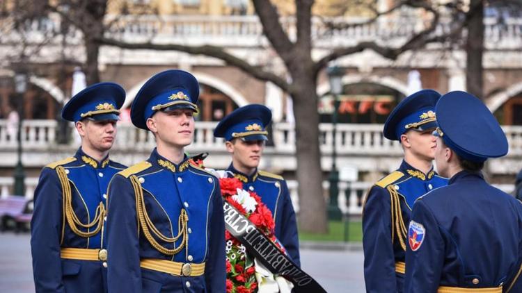Ставропольские ребята в Почётном Карауле у стен Кремля