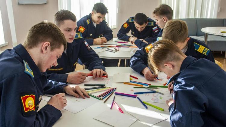 Ставропольские кадеты написали письма ко Дню Защитника Отечества в зону СВО 