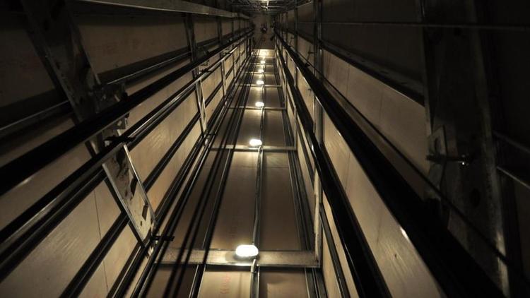 В двух многоэтажных домах Пятигорска устанавливают лифты в кредит