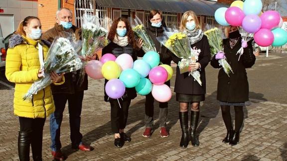 В ставропольском селе Грачёвка в честь праздника раздали матерям воздушные шары