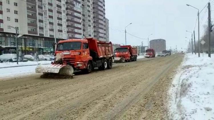 В Ставрополе коммунальщики убрали около двух тысяч тонн снега  