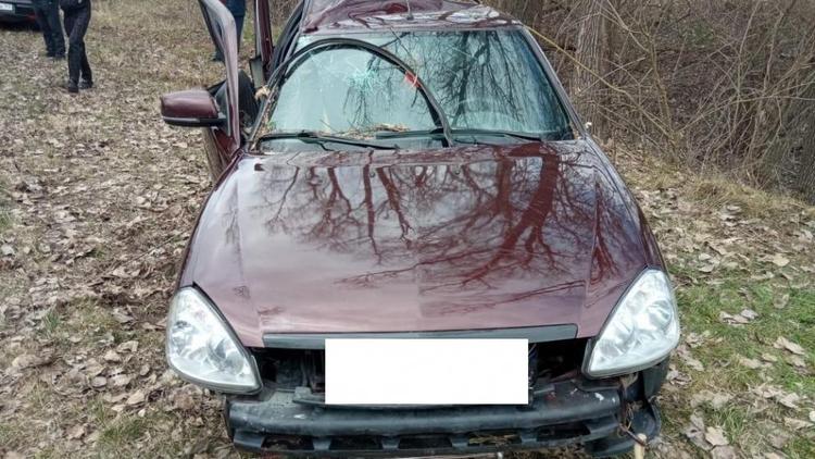 Нарушивший ПДД 48 раз водитель врезался в дерево на Ставрополье: пострадали 2 человека