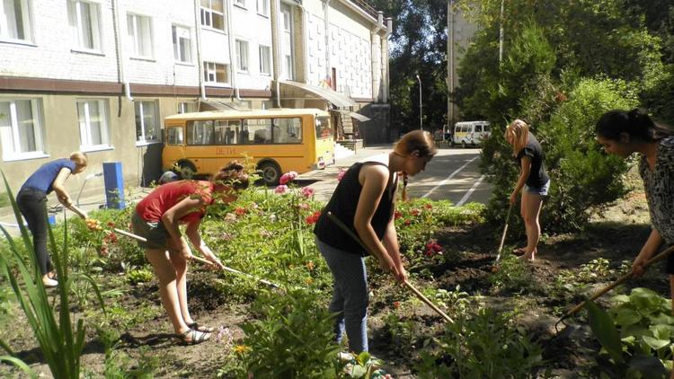 Более 25 тысяч школьников Ставрополя работали на летних каникулах