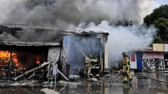 В Ставрополе произошёл пожар на территории авторынка «Москвич»