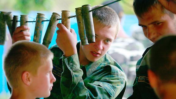 Клуб «Русские витязи» готовит подростков к службе в армии