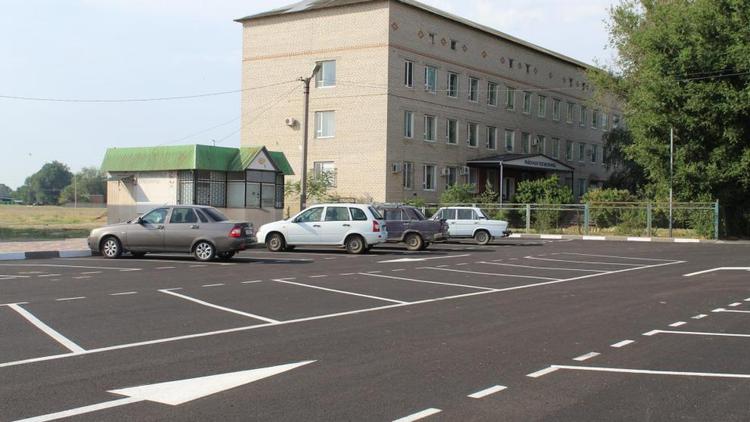 В ставропольском селе Левокумском появилась парковка для посетителей райполиклиники