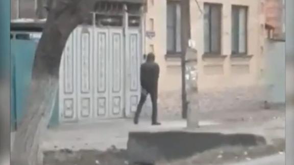Пятигорчан напугало видео с танцующим на улице парнем