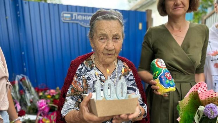 В Кировском округе Ставрополья поздравили ветерана с вековым юбилеем
