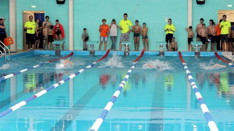 На соревнованиях в Петровском округе за победу боролись порядка 50 юных плавцов