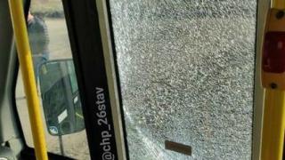 На парковке в Михайловске неизвестные обстреляли стёкла маршруток