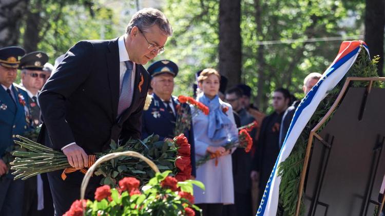 В Ставрополе возложили цветы к Вечному огню