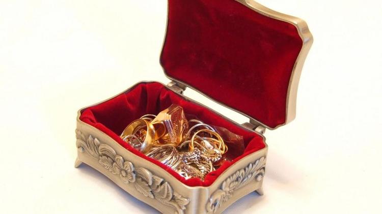 На Ставрополье пресекли контрабанду золота и драгоценностей почти на 5 миллионов рублей