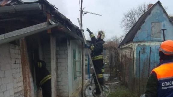 На Ставрополье пожарные около двух часов боролись с огнём в частном доме