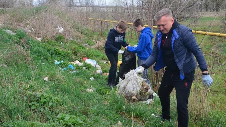Глава Георгиевского округа вышел на уборку мусора