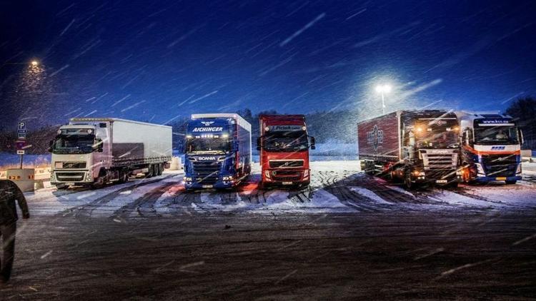 На Ставрополье водителям грузового транспорта рекомендовано отложить поездки из-за непогоды
