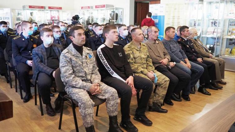 Памятное мероприятие в День неизвестного солдата провели в Думе Ставрополья