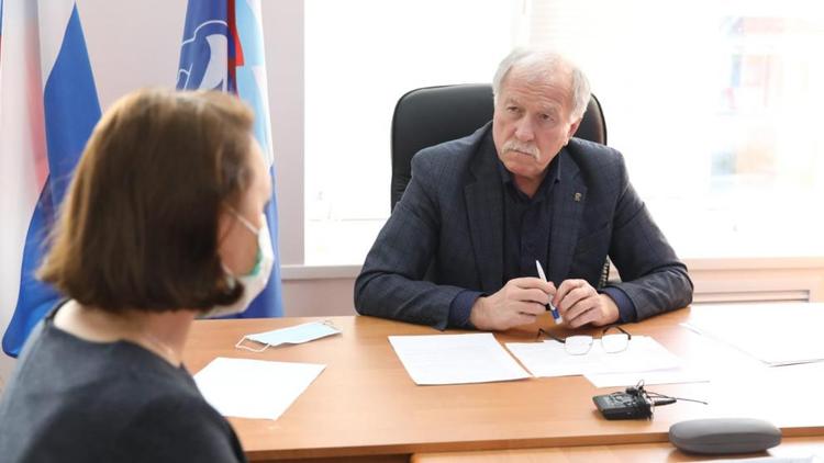 Николай Великдань провёл личный приём в Труновском округе Ставрополья