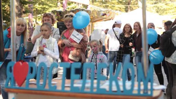 Кинотеатр под открытым небом и развлекательная площадка для горожан: «Ростелеком» в Ставрополе отпраздновал День города