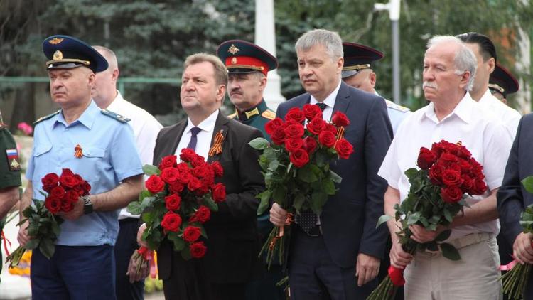 Начальник ГУ МВД России по Ставрополью принял участие в церемонии возложения цветов