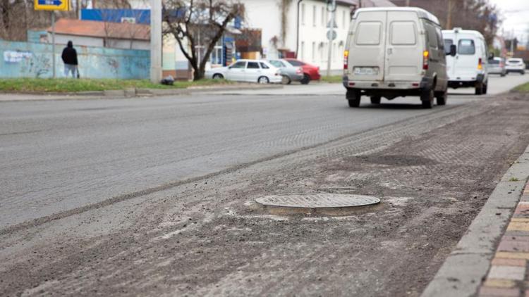 В Ставрополе восстанавливают поврежденный участок дороги