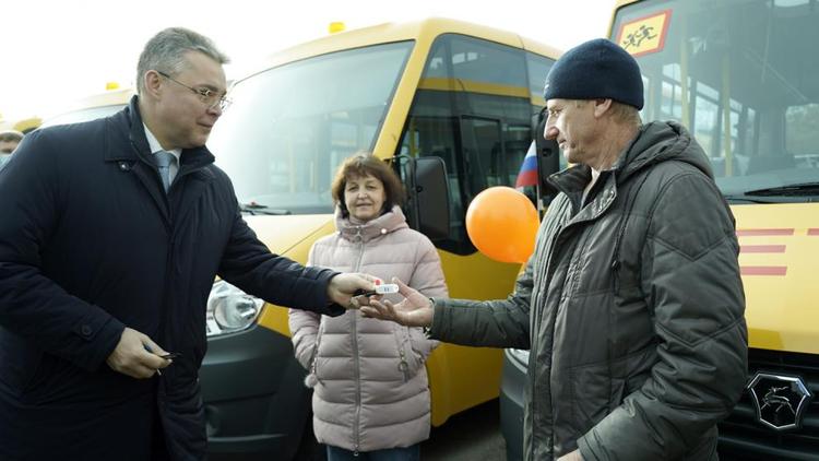 Школьный автопарк Ставрополья пополнили 50 новых автобусов