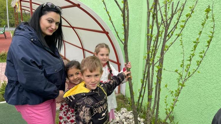 Сад памяти высадили дошкольники в Кисловодске