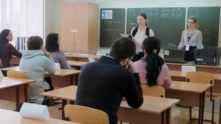 Министр образования Ставрополья сдал ЕГЭ вместе с родителями выпускников