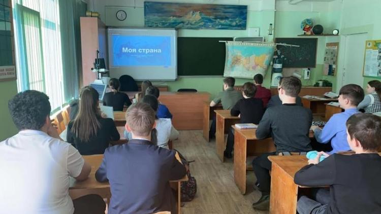 Школьникам Кисловодска рассказали, как отличать достоверную информацию от фейков