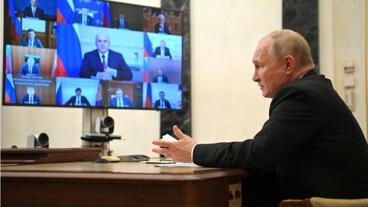 Президент России провел совещание с членами Правительства
