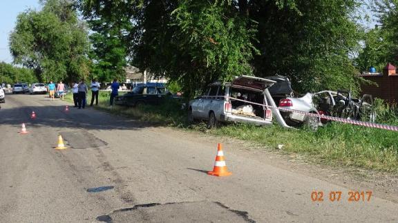 5 человек погибли при аварии «Ниссана», вылетевшего с трассы в Новоалександровском районе