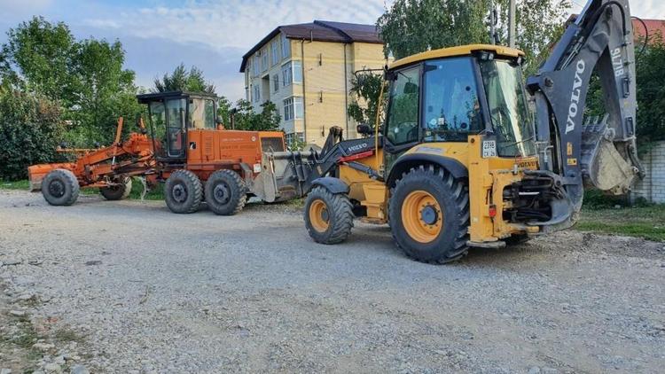 Три дороги в посёлке Железноводском на Ставрополье отремонтируют за месяц