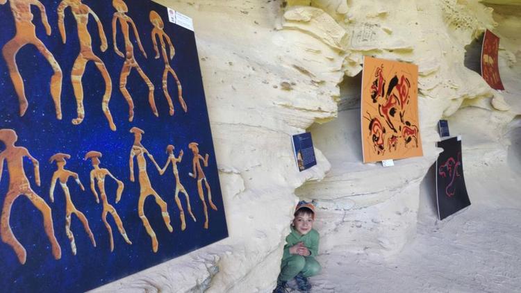 Студенты из Пятигорска провели выставку в Сырных пещерах КЧР