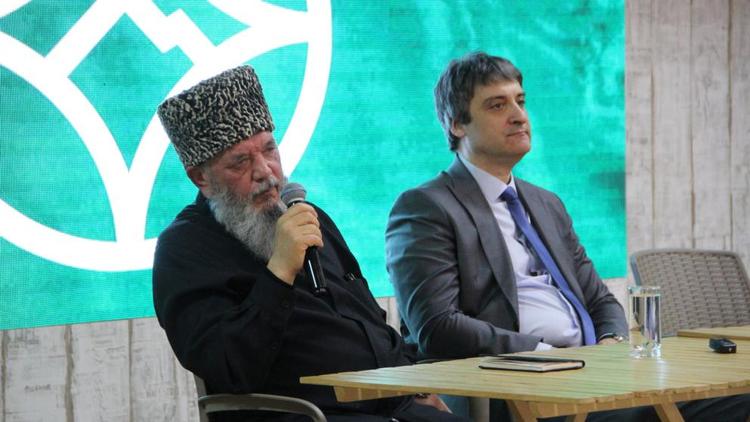 Карачаево-балкарская молодёжь Ставрополья встретилась с Муфтием Духовного управления мусульман