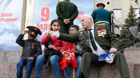 Массовыми гуляниями отметили в Ставрополе День Победы