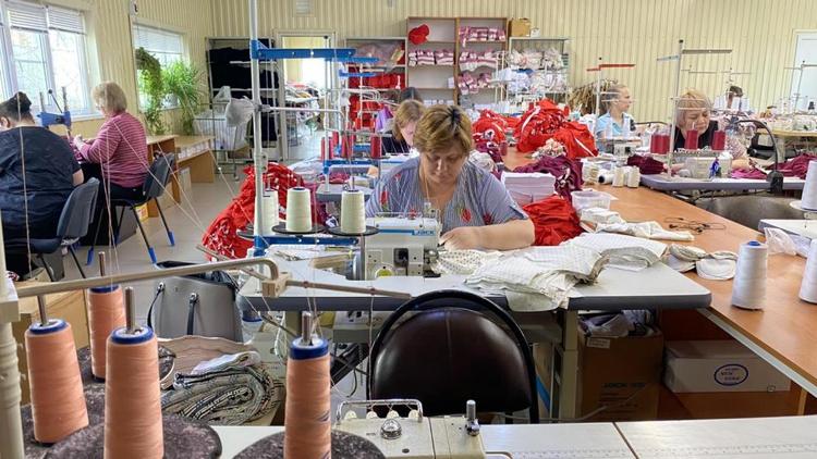 Детскую одежду выпускают на производстве в Новоалександровском округе Ставрополья