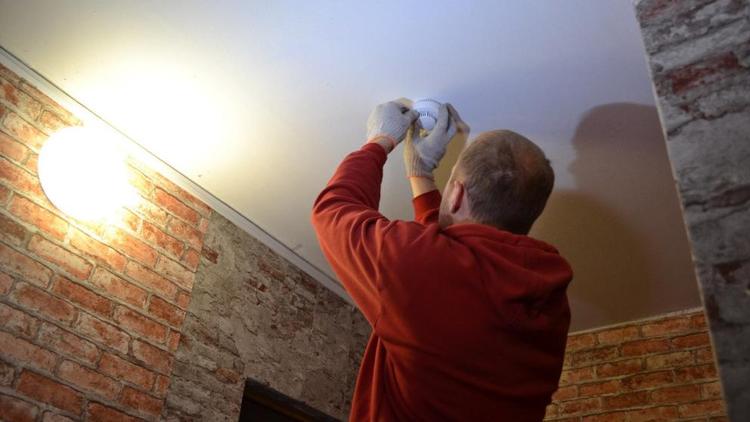В Ставрополе бесплатно устанавливают пожарные датчики в квартирах многодетных семей