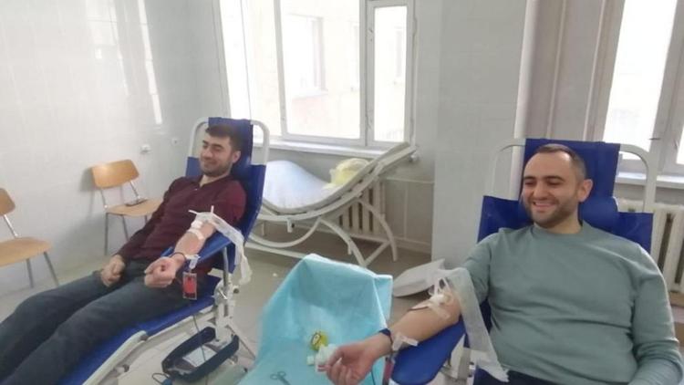 Армянское население Ставрополья сдаёт кровь для раненных на Донбассе военных