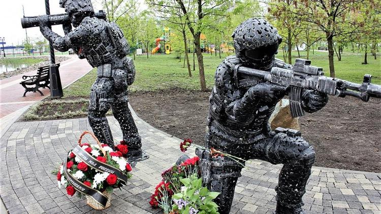 В Невинномысске 9 мая открыли памятник сотрудникам правоохранительных органов