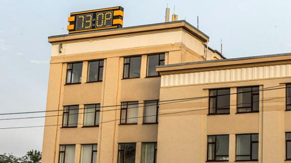 Новые электронные часы появились на площади Ленина в Ставрополе