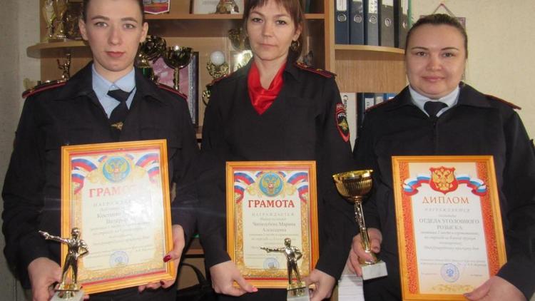 Ставропольские женщины-полицейские соревновались в стрельбе