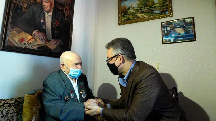 Глава Ставрополья поздравил Героя Советского Союза Андрея Титенко со 102-летием
