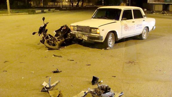 В серьезную аварию попали водитель и пассажирка скутера, нарушив ПДД в Невинномысске