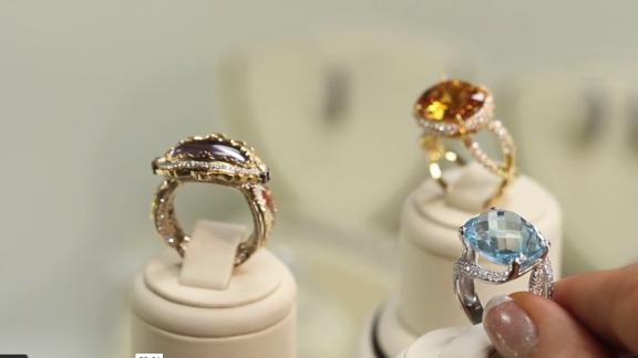 В Пятигорске мужчина незаметно забрал золотое кольцо из ювелирного салона